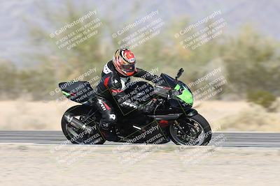 media/Dec-01-2025-Moto Forza (Mon) [[2daa91e15f]]/3-Beginner Group/Session 2 (Turn 7 Inside Pans)/